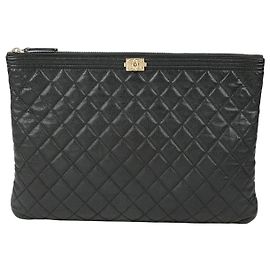 Chanel Clutch Grande Caviar Boy Preto
