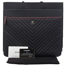 Chanel Clutch Clássica Grande em Couro Caviar Preto
