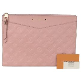 Louis Vuitton Pochette Daily Rose