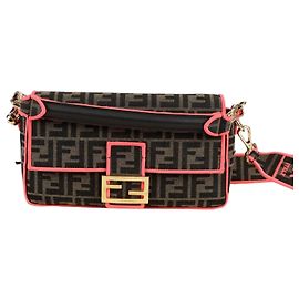 Fendi Baguette Medium Schultertasche Braun