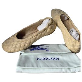 NEW STUNNING BURBERRY BEIGE QUILTED LAMB LEATHER BALLET FLATS SIZE 39 Beige