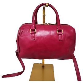 Yves Saint Laurent Sac Duffle Mini Classique Saint Laurent Bébé Rose Rose