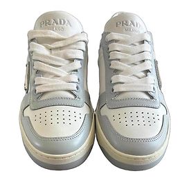 Tênis Prada Downtown em couro perfurado branco Branco
