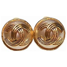 Brincos de clip Chanel de pérolas e banhados a ouro Outro