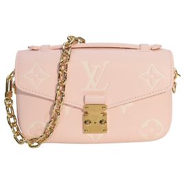Sac en cuir rose poudré Monogram Empreinte Giant Pochette Métis de Louis Vuitton Rose