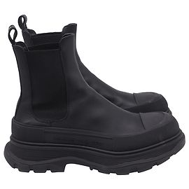 Alexander Mcqueen Tread Slick Chelsea Boots in Black Leather Black