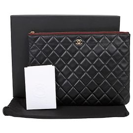 Chanel Pochette classique New Medium Noir