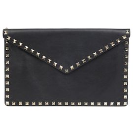 Clutch con solapa Rockstud Valentino negra de piel Negro