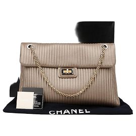 Chanel Bolsa transversal com corrente Marrom