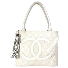 Chanel Quilted Matelasse Reissue Tote Bag Weiß
