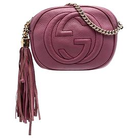 Gucci Mini Soho em couro de bezerro texturizado rosa com corrente transversal Rosa Outro