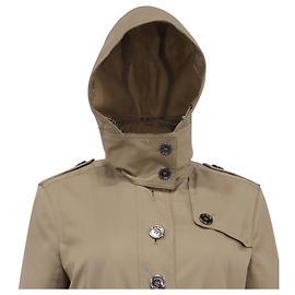 Trench coat corto con cinturón y botón simple Burberry Brit en algodón Beige