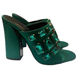 Gucci Emerald Green Crystal Embellished Mules – Emerald Green Satin – Size 39 – Spring 16 Collection ✨ Dark green