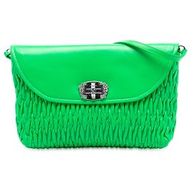 Bolsa de ombro em couro matelassê verde Miu Miu com cristais Dourado Verde