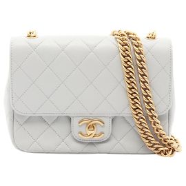 Bolsa de Ombro em Couro Cinza Matelassé Chanel Marrom