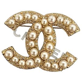 Broche Chanel de Pérolas e Strass Dourado Gold hardware
