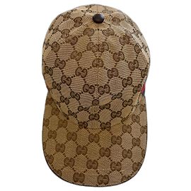 Boné Gucci GG Supreme Marrom de Lona e Couro Marrom Bege