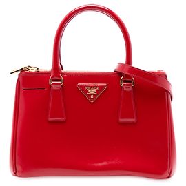 Bolso Galleria Mini Saffiano Vernice Rojo con Doble Cierre de Prada Roja