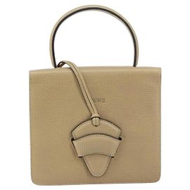 Bolsa de Ombro Loewe Barcelona em Couro Médio Bege