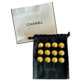 Super seltener Satz von 12 Vintage-goldenen Chanel-Buttons, strahlend mit CC Golden