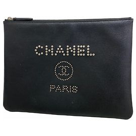 Pochette en cuir caviar Chanel Deauville Noir