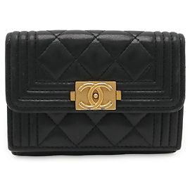 Chanel Boy Chanel Matelassé Coco Mark Kleine Klappbörse Schwarz