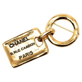 Spilla Le Cambon 31 di Chanel D'oro
