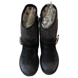 Roberto Cavalli Botas de camurça pretas com studs e fivela Preto