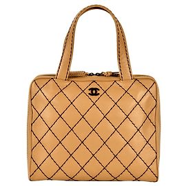 Bolsa Tote de Couro Wild Stitch da Chanel Bege