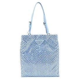 Prada Handtasche aus hellblauem Satin Hellblau