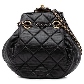 Borsa a secchiello in pelle di agnello trapuntata Chanel CC con catena, nera Nero