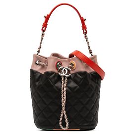 Bolso tipo cubo de cuerda de cordero acolchado CC de Chanel Azul