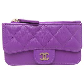 Kartenetui aus lila genarbtem Kalbsleder von Chanel Lila