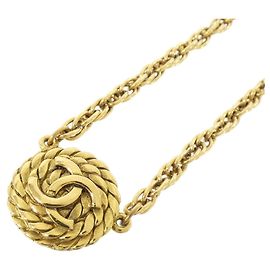 Colar Chanel Dourado com Pingente Dourado