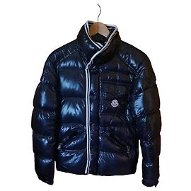 Glänzende schwarze Moncler-Daunenjacke Schwarz
