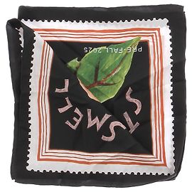 Nanushka Pañuelo de seda con estampado Negro