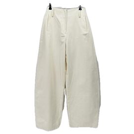 Elia Essentials. Calça de Corte Balloon Bege
