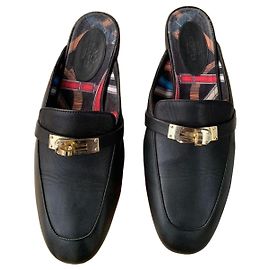 Hermès OZ Leder Mules schwarz Schwarz