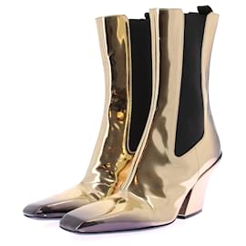 Prada Botas pretas e douradas Dourado