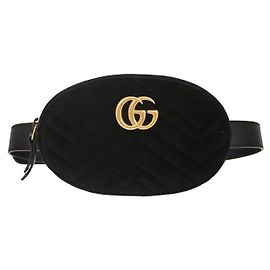 GG Marmont Gürteltasche von Gucci aus matelassiertem Samt Schwarz