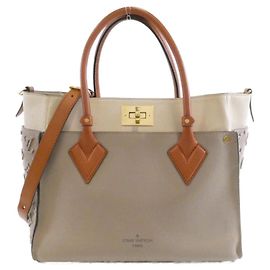 Bolsa On My Side MM Louis Vuitton Outro