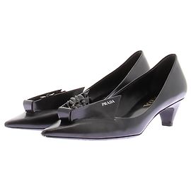 Prada Escarpins en cuir vernis Floral-Appliqué Noir
