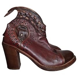 Botas ankle de couro marrom com studs Barbara Bui Marrom