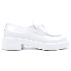 Sapatos Prada ULS em couro de bezerro escovado Branco