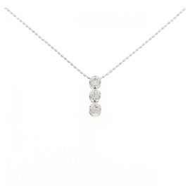 Autre Marque Au750 White Gold Three Stone Diamond Necklace Silvery