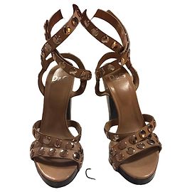 Dolce & Gabbana D&G Beigefarbene Leder-High Heels mit Nieten Beige