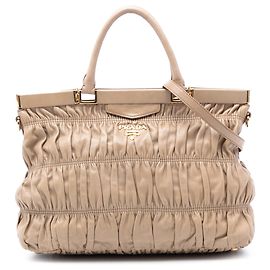 Bolsa Prada em napa bege Gaufre Bege