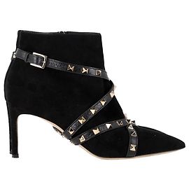 Valentino Garavani Bottines à talons Valentino Rockstud en daim noir Noir