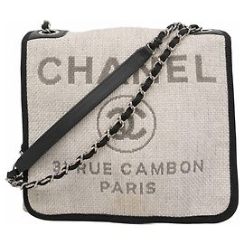 Chanel Deauville Schultertasche Weiß