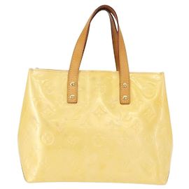 Borsa Reade Monogram Vernis PM di Louis Vuitton Beige